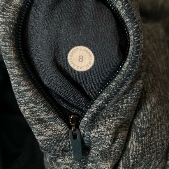 NWOT Lululemon Always Alert 1/2 Zip
Heathered Petrol Blue size 8 - Picture 8 of 9